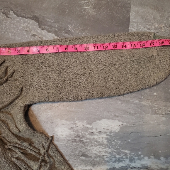 NWOT Adrienne Vittadini greyish tan sweater. Fringe. Size L. Boho. - Picture 12 of 12